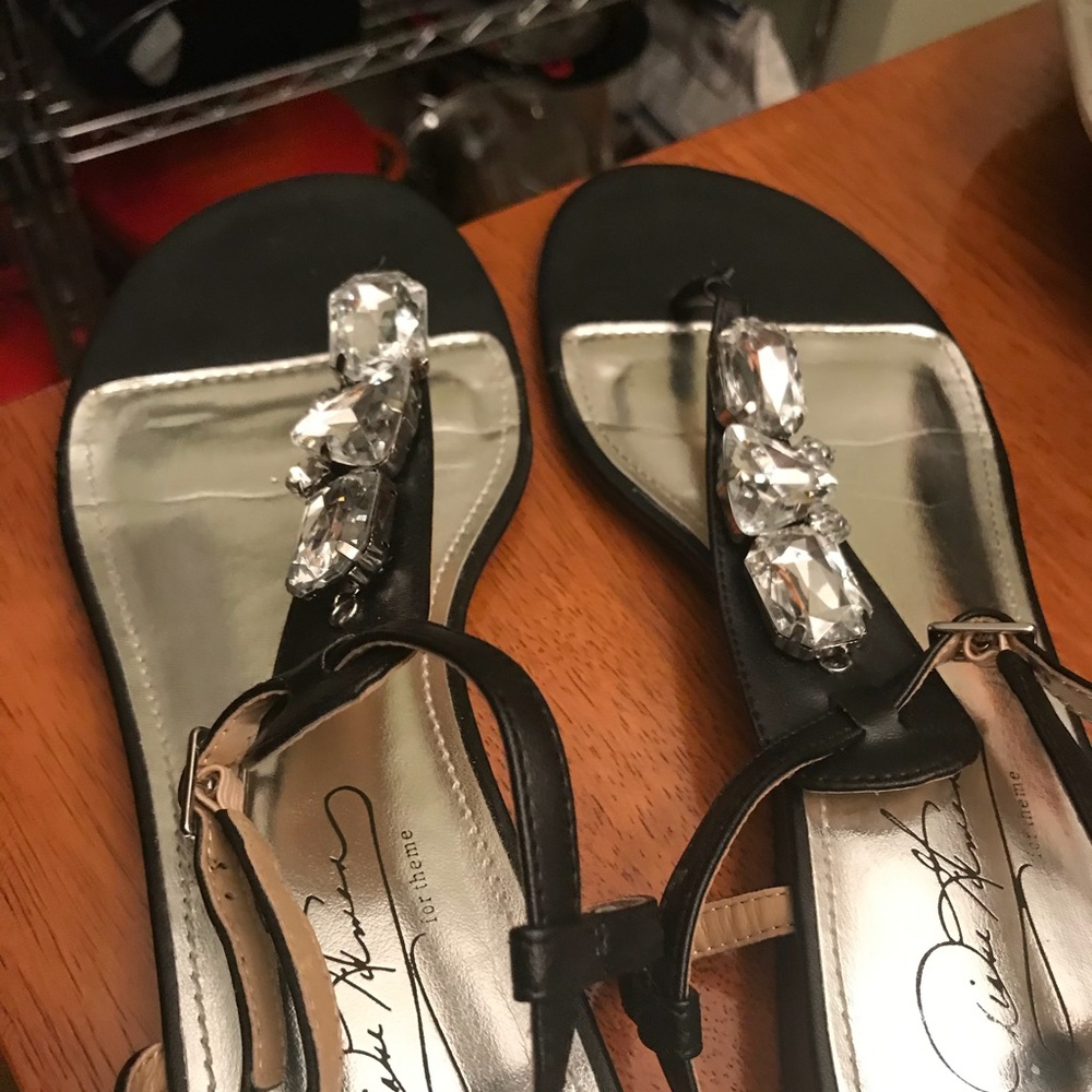 DIANE GILMAN SANDALS WITH EMBELLISHMENTS SZ 9